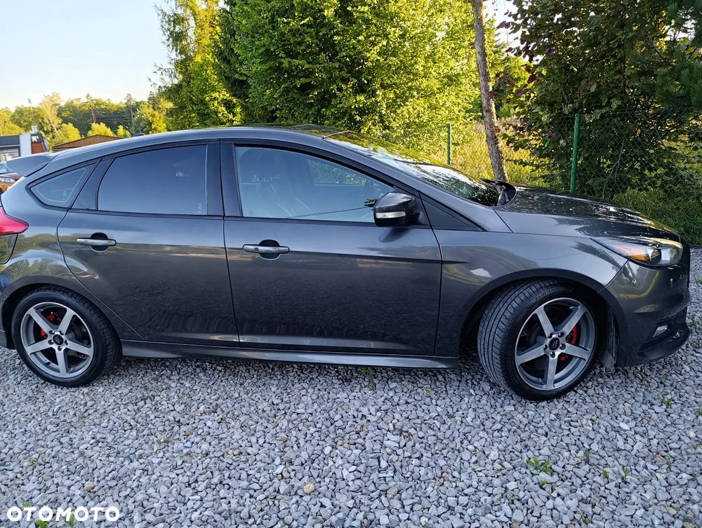 Ford Focus 2.0 EcoBoost ST - 11