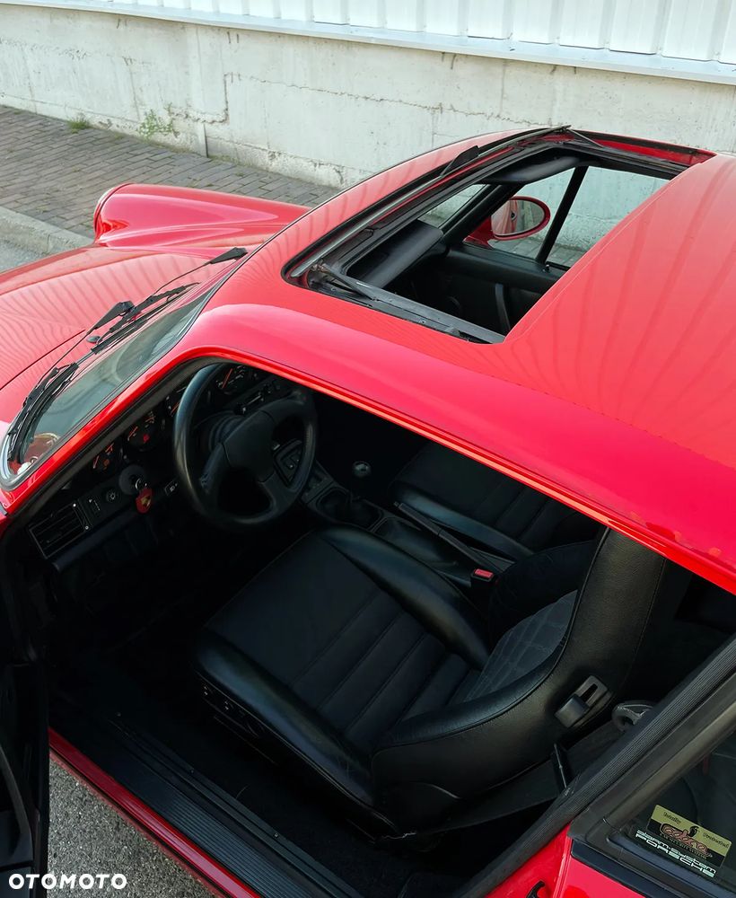 Porsche 911 Carrera 4 - 6