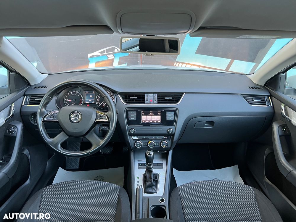 Skoda Octavia 2.0 TDI (Green tec) DSG Style - 7