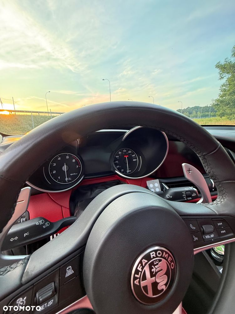 Alfa Romeo Giulia 2.0 Turbo TI Q4 - 10