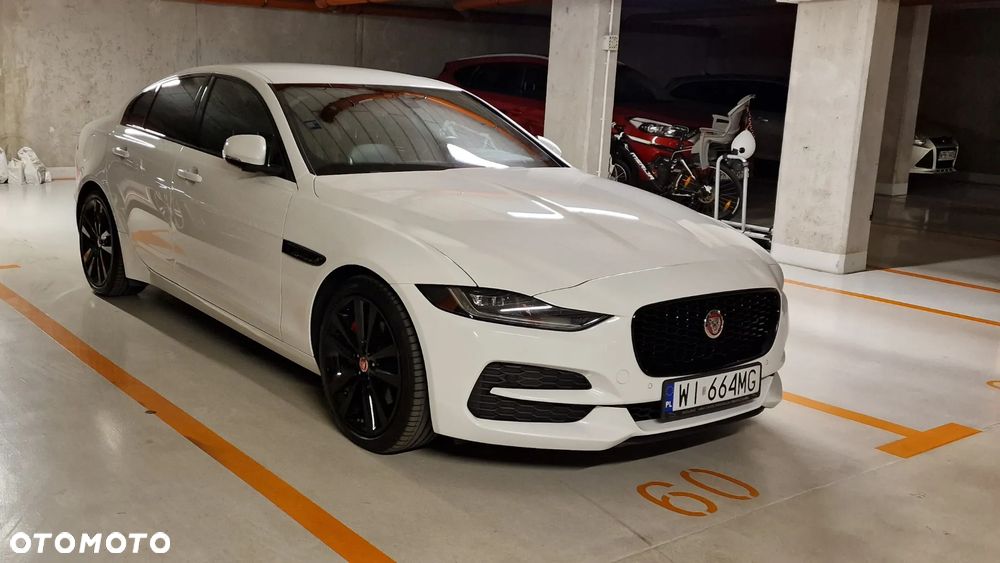 Jaguar XE 2.0 D180 HSE - 4