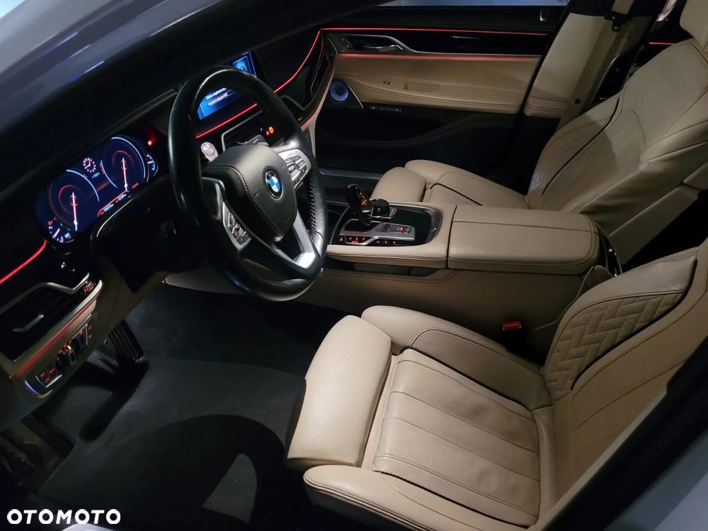 BMW Seria 7 750Li xDrive - 14