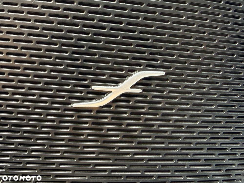 Mercedes-Benz GLA - 16