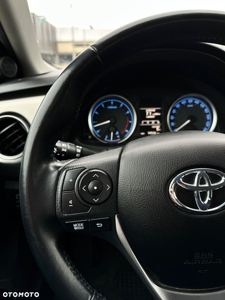 Toyota Auris 1.6 Premium - 19