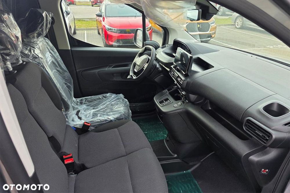 Peugeot Partner Van L2H1 EAT8 1.5 130KM - 23