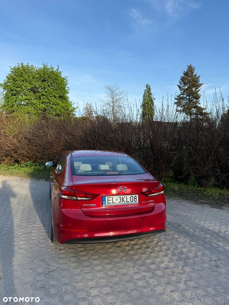 Hyundai Elantra 1.6 Classic Plus - 4