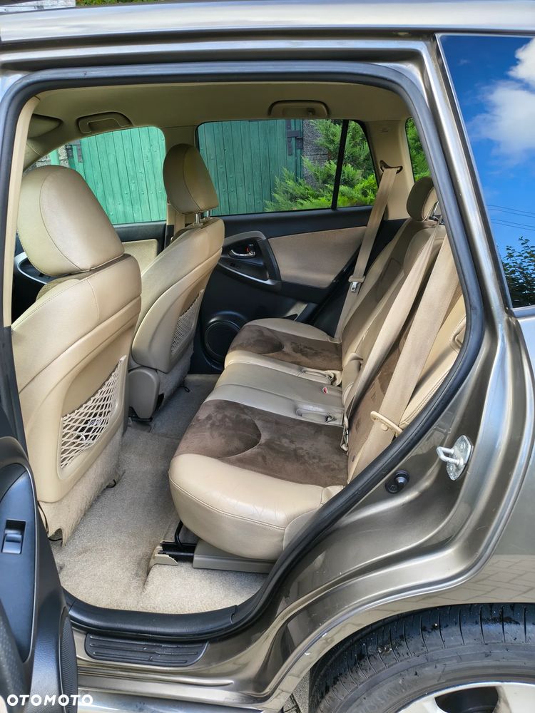 Toyota RAV4 - 10
