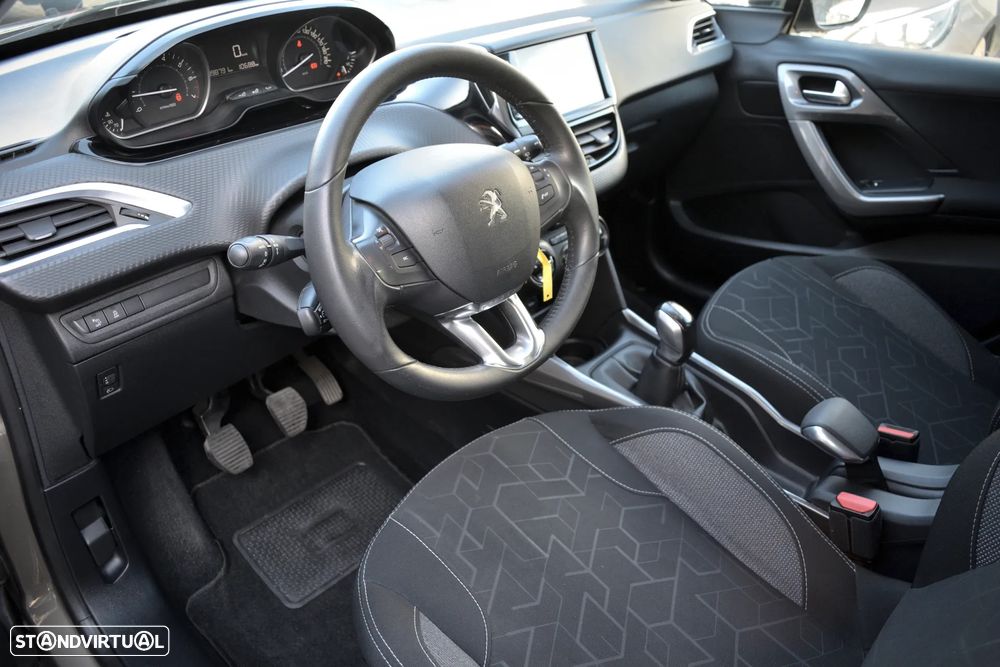 Peugeot 2008 1.2 PureTech Style - 16