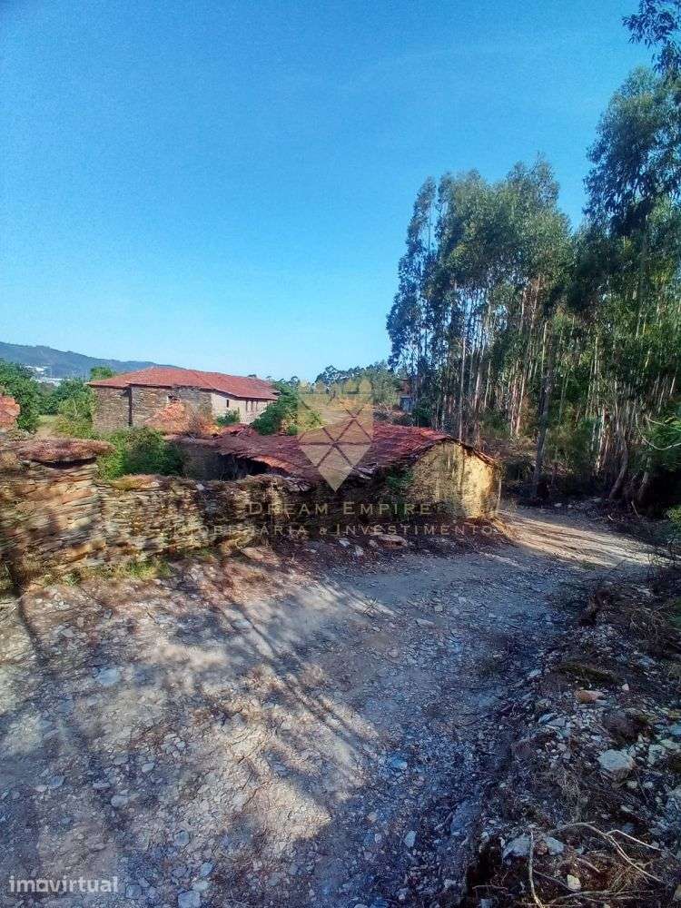 Oportunidade Única: Terreno com 4 Casas para Restauro em Zona de Ref? - Grande imagem: 5/20