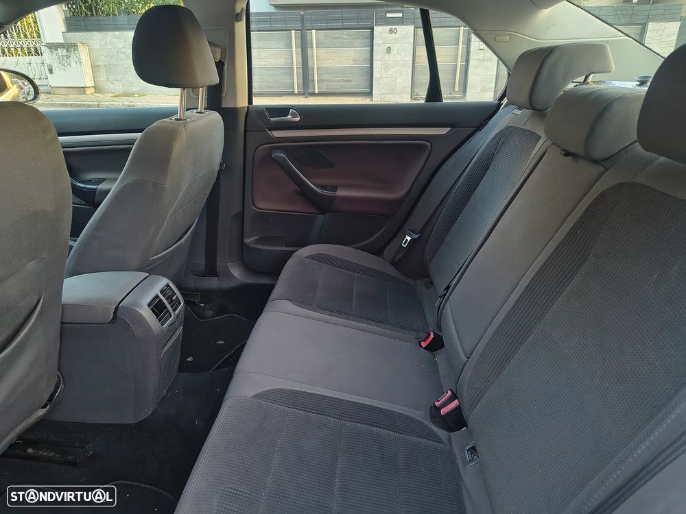 VW Jetta 1.9 TDi BlueM. Confortline - 6