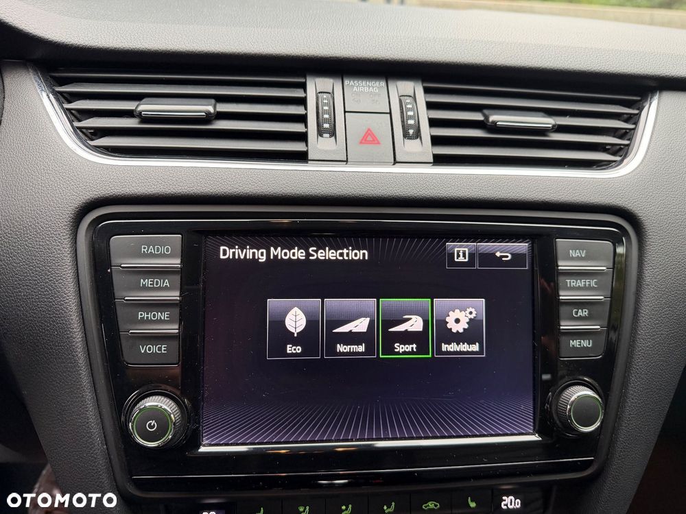 Skoda Octavia 2.0 TDI RS Challenge DSG - 25