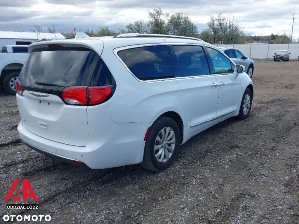 Chrysler Pacifica - 6