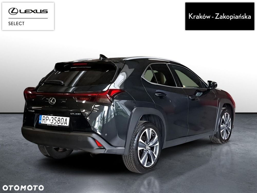 Lexus UX - 10