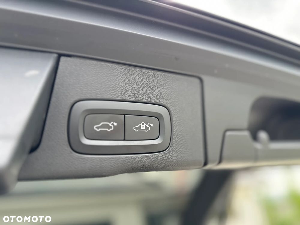Volvo XC 60 T6 Plug-In Hybrid AWD Inscription - 24