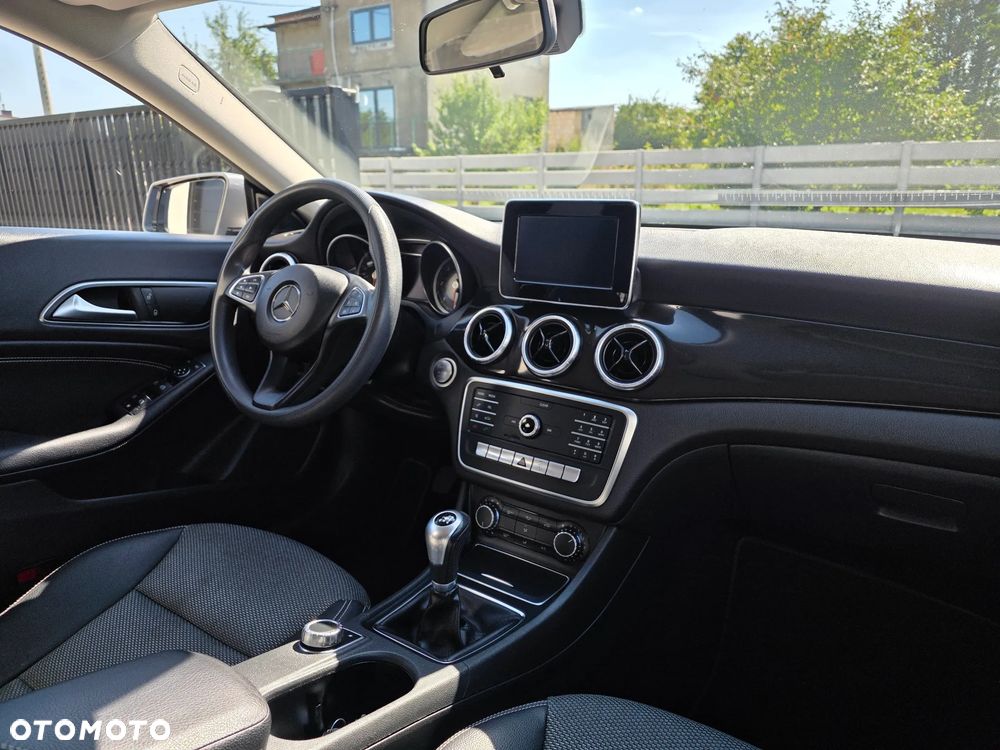 Mercedes-Benz CLA 180 d - 9