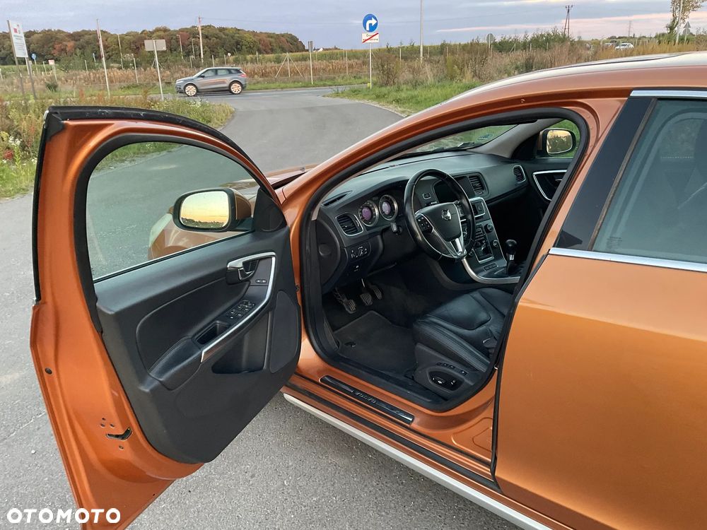 Volvo S60 D3 R-Design - 8