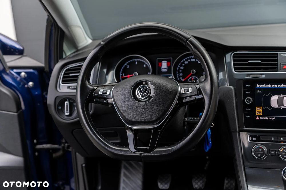 Volkswagen Golf - 22