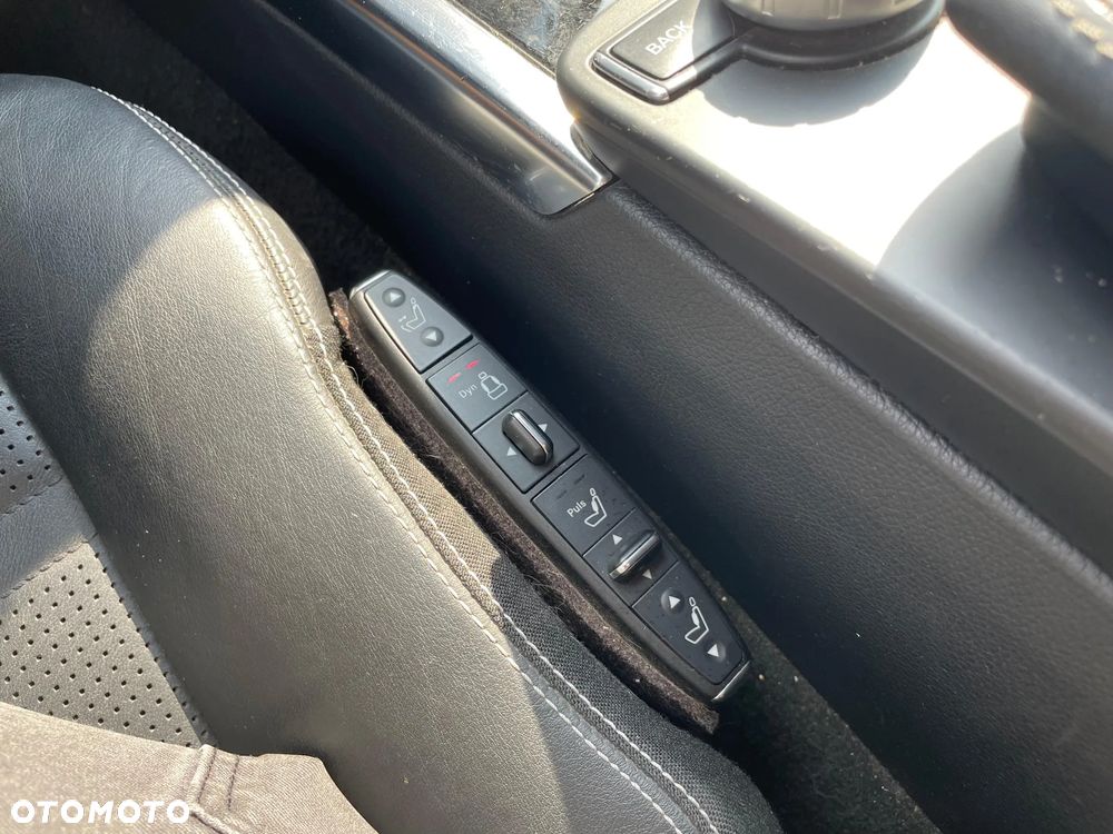 Mercedes-Benz Klasa E 63 AMG S 4-Matic - 22