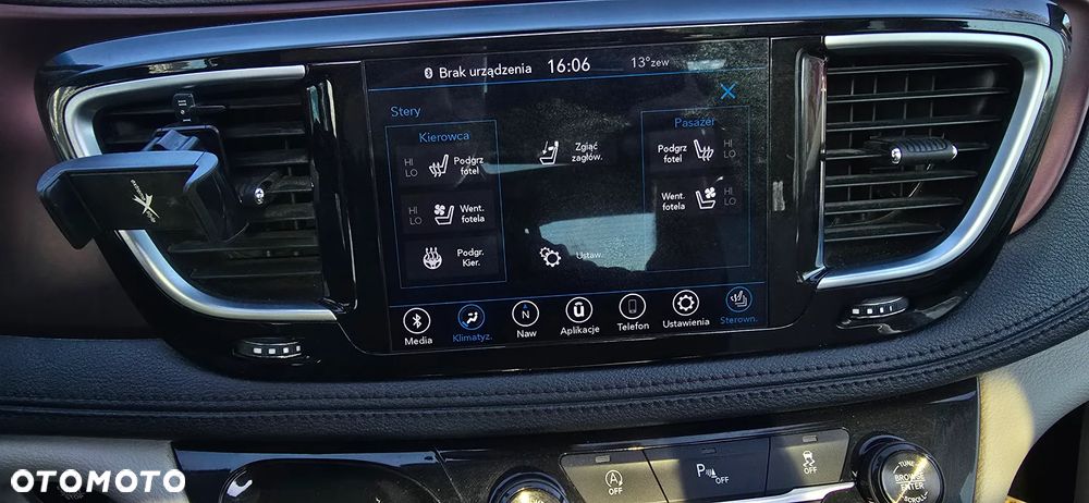 Chrysler Pacifica - 14