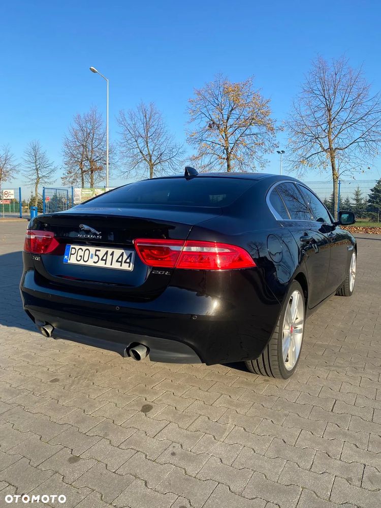 Jaguar XE 2.0 T Prestige - 6