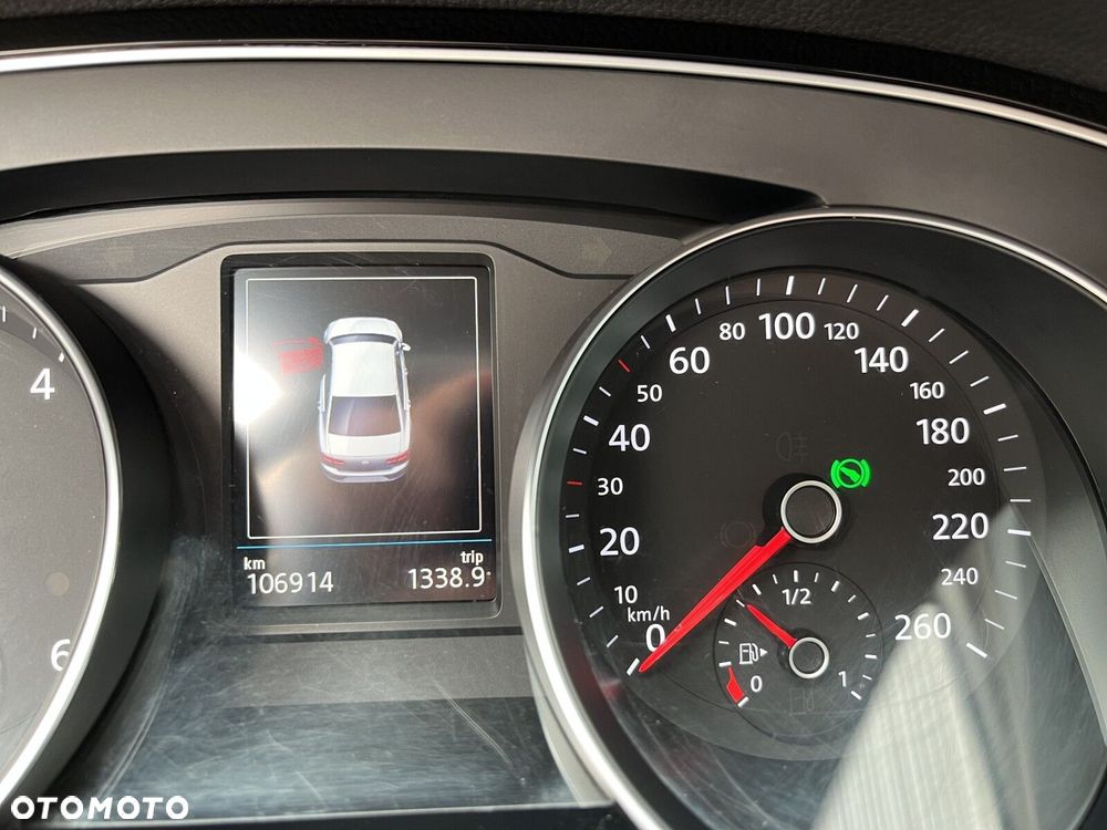 Volkswagen Passat - 25