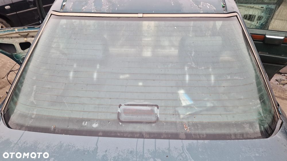 MERCEDES W124 SEDAN SZYBA TYŁ - 1