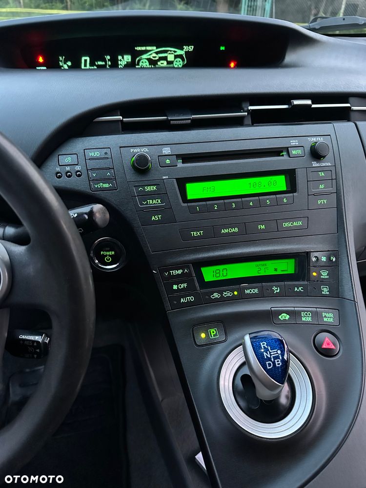 Toyota Prius+ ver--hybrid-sol - 10