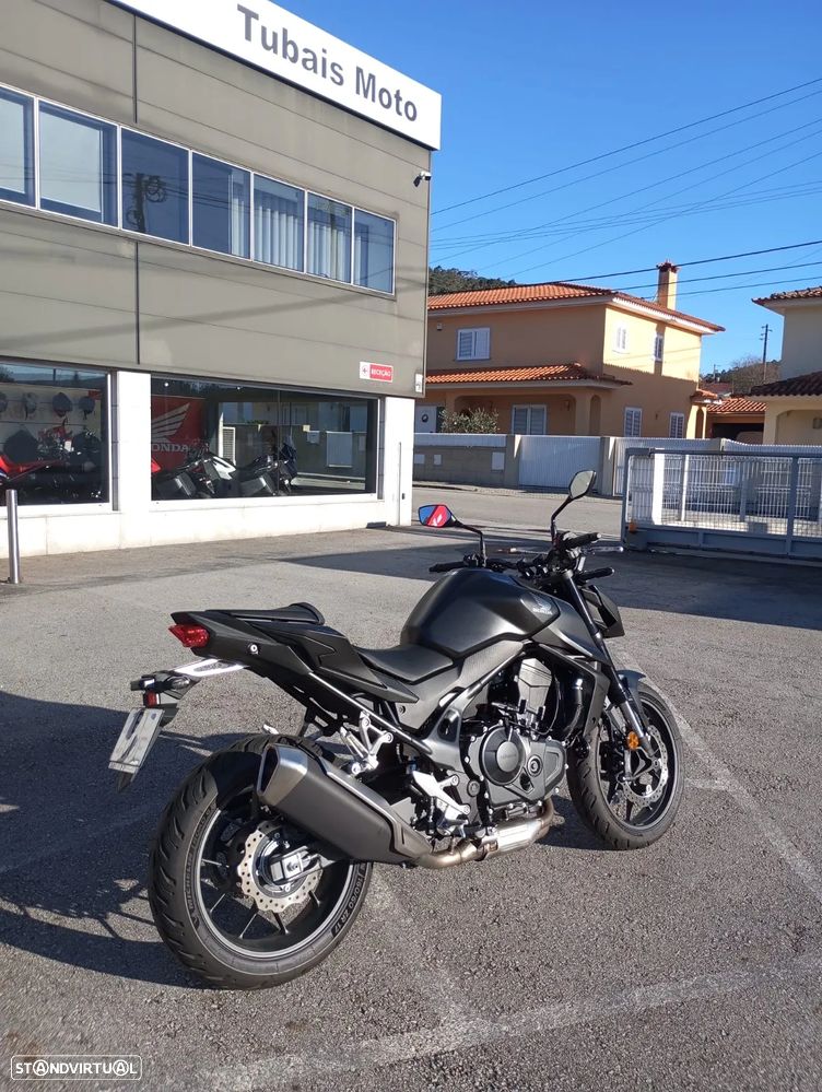 Honda CB 750 HORNET - 2