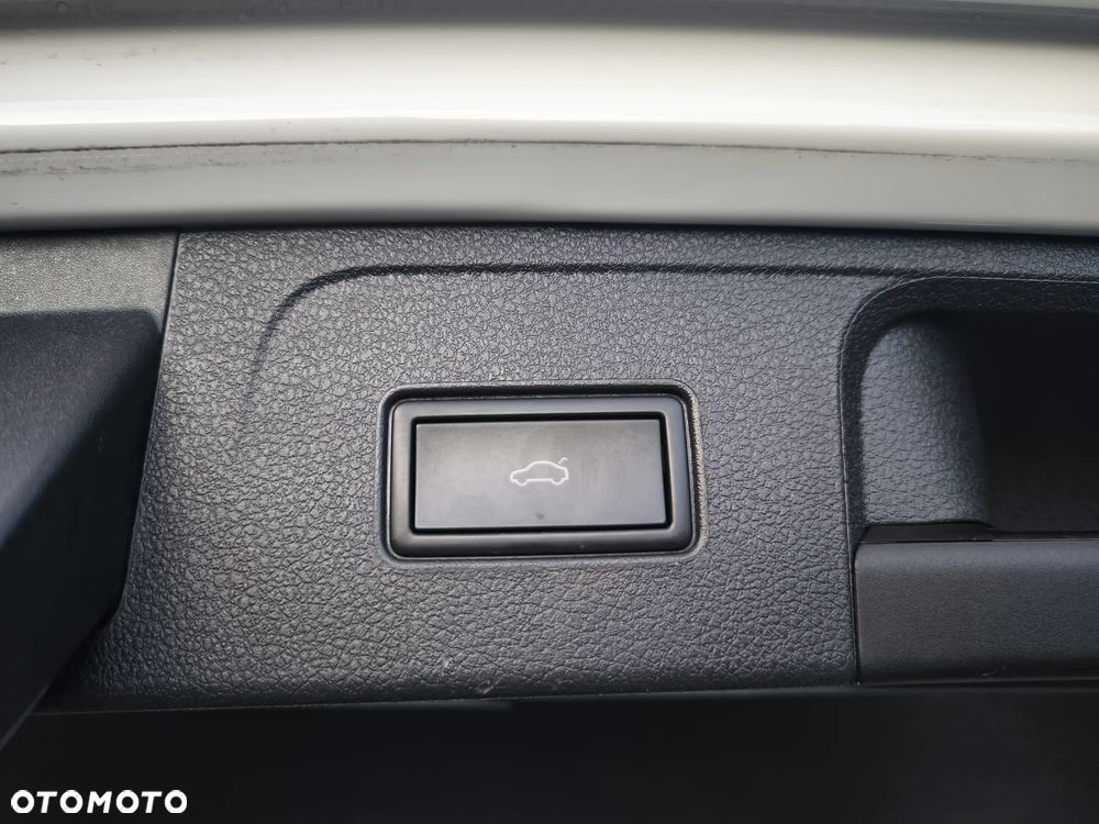 Volkswagen Passat 2.0 TDI SCR DSG Business - 16