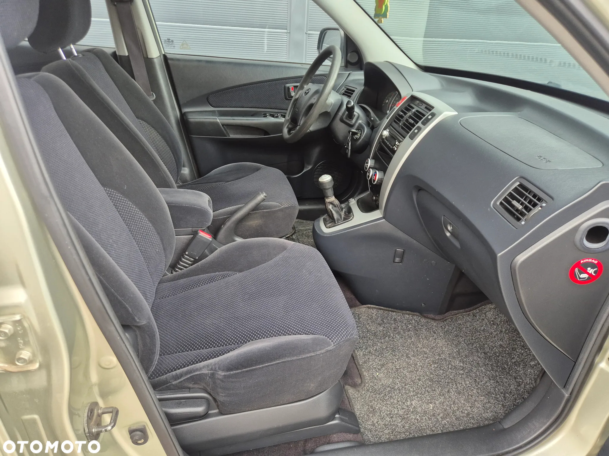 Hyundai Tucson 2.0 Comfort 2WD - 23