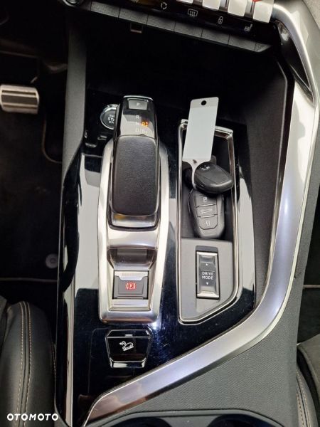 Peugeot 3008 1.6 PureTech HYbrid4 GT Line S&S EAT8 - 12
