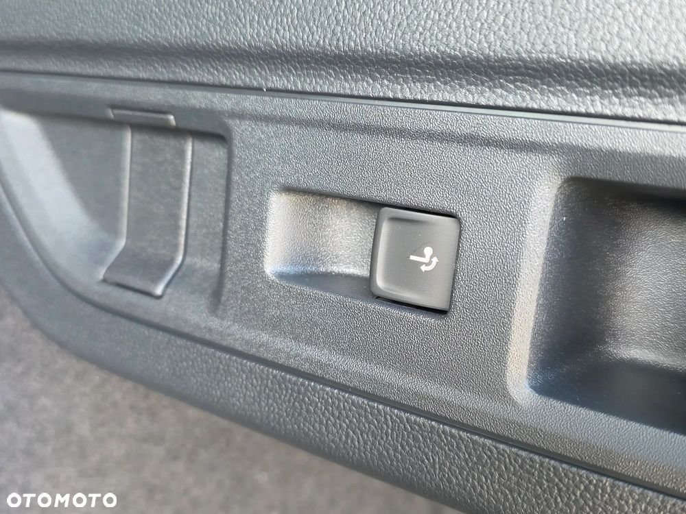 Volkswagen Passat Variant 2.0 TSI R-Line Plus DSG - 24