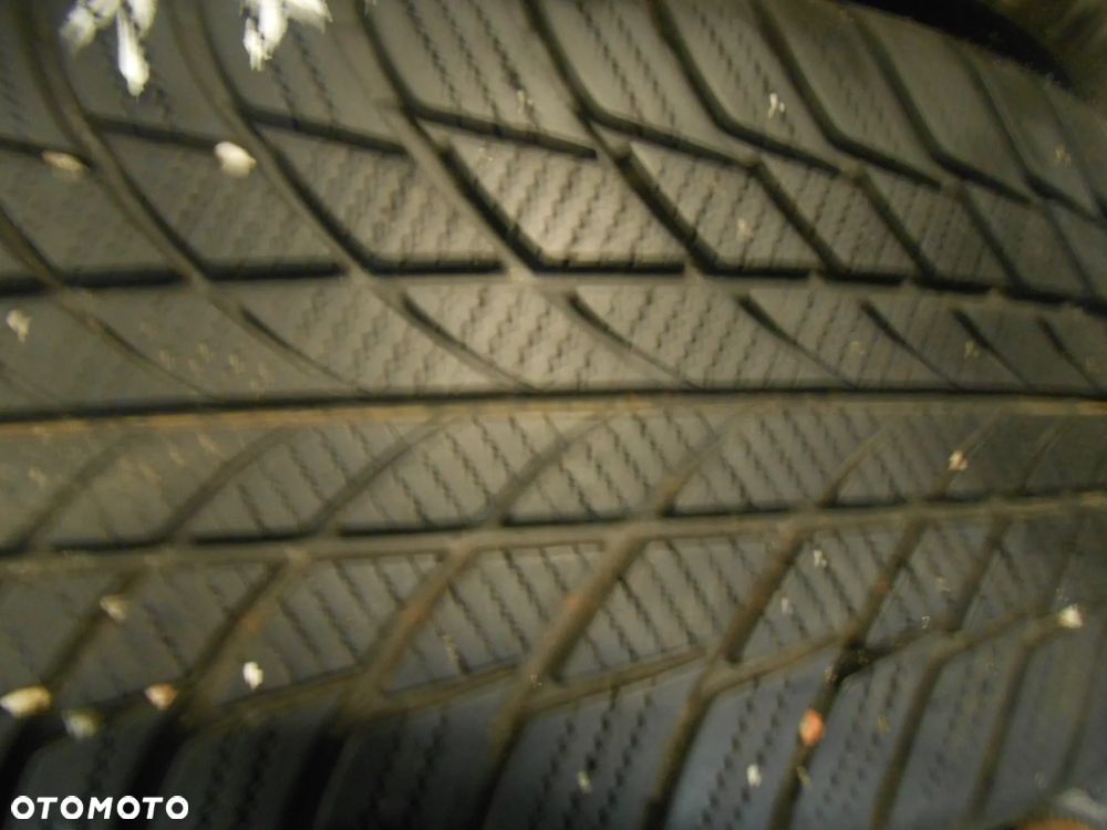 OPONY 205/60R17 BRIDGESTONE BLIZZAK LM 001 DOT 1019 / 3718 7.7MM - 4