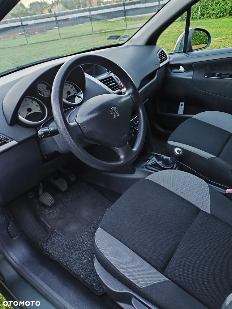 Peugeot 207 1.4 16V Trendy - 7