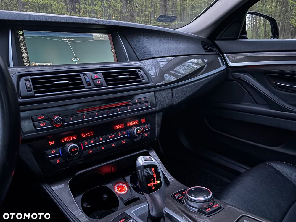 BMW Seria 5 520d xDrive Luxury Line - 31
