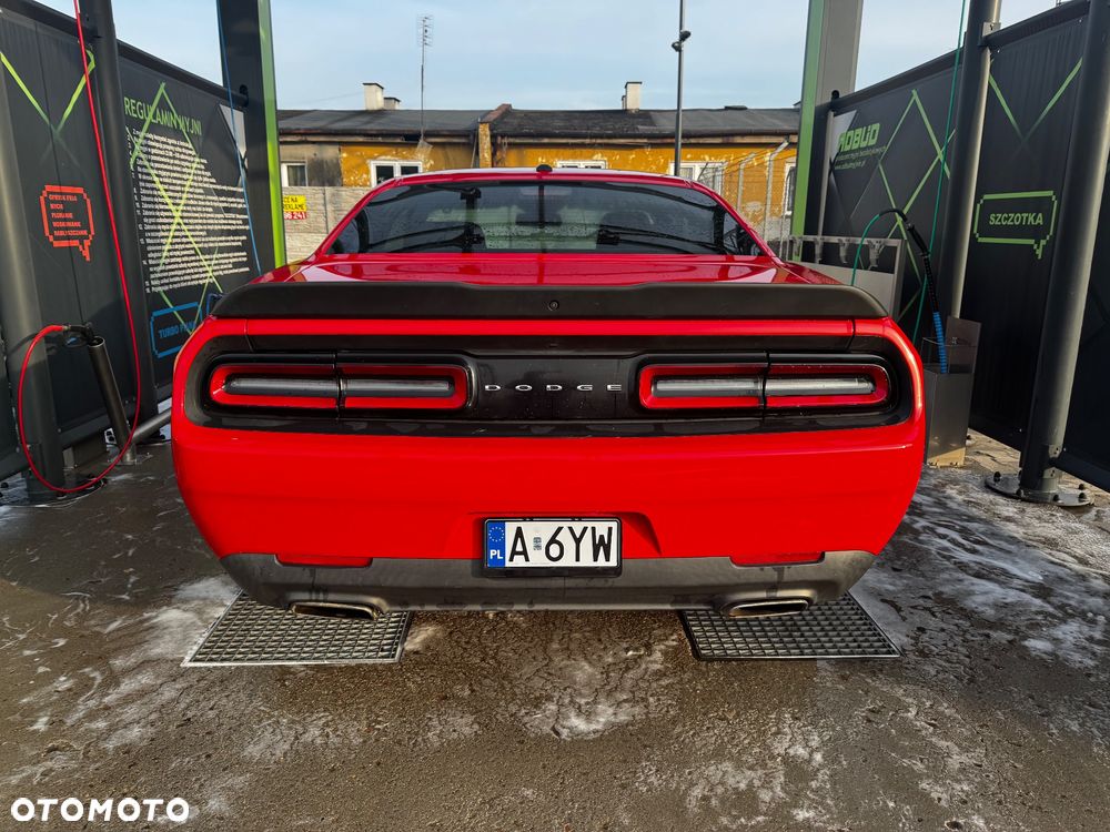 Dodge Challenger - 10