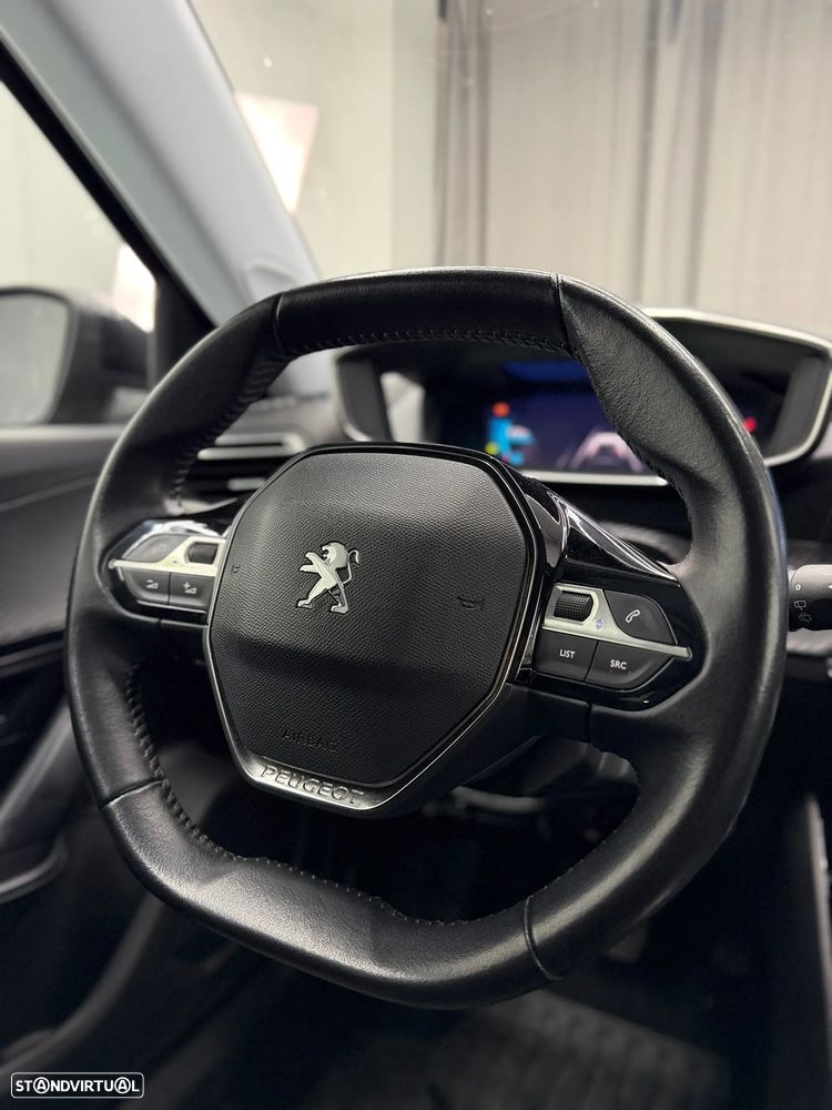 Peugeot e-2008 Allure - 14