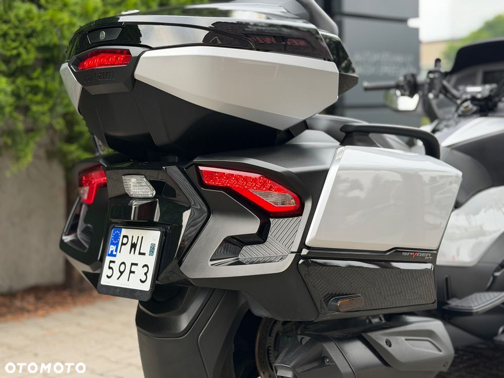 Can-Am Spyder - 24