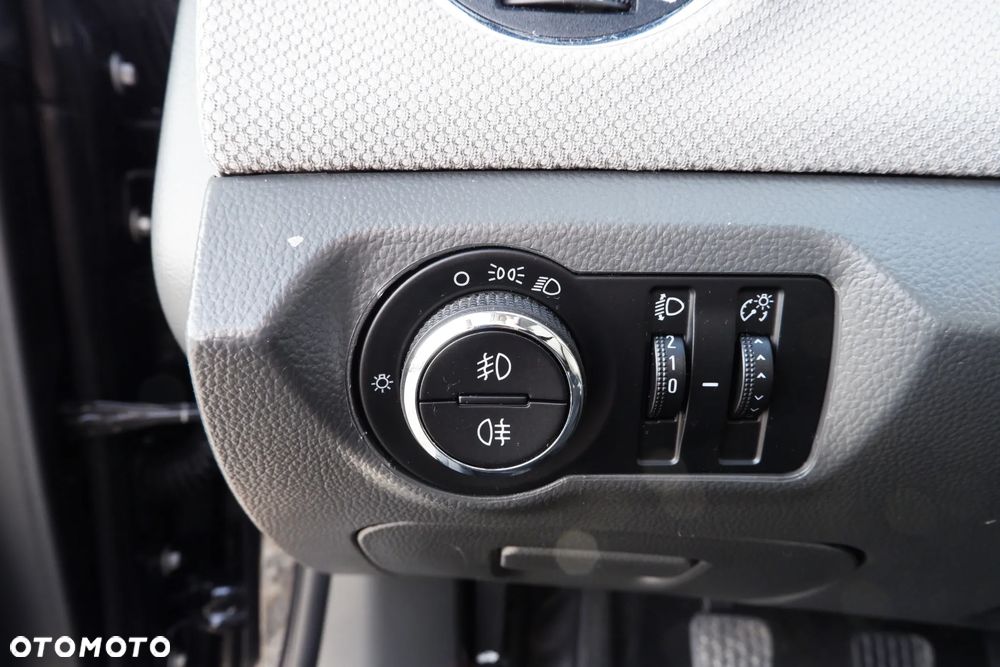 Chevrolet Cruze 1.6 LS - 27