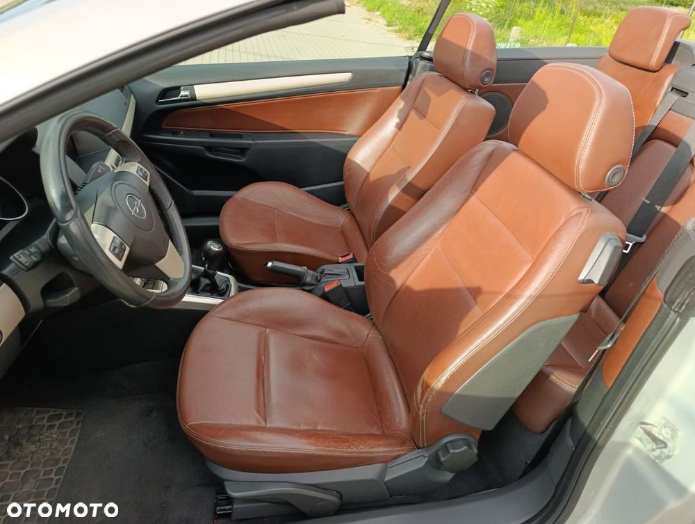 Opel Astra 2.0 T Cosmo - 11