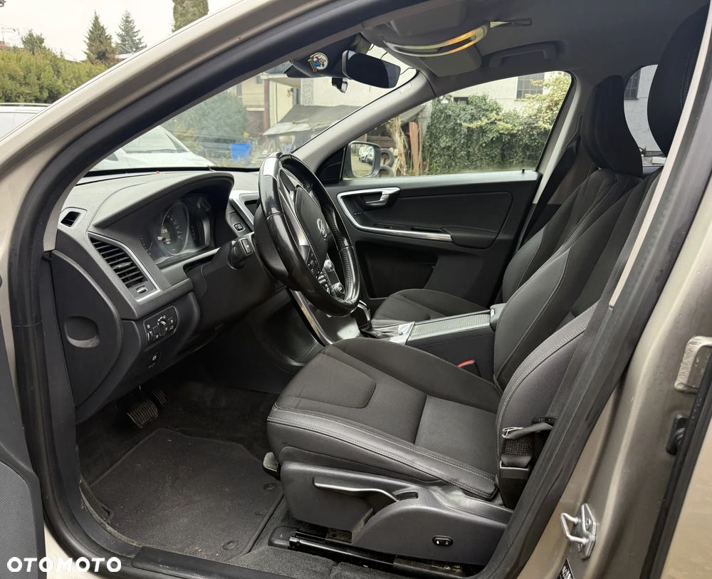 Volvo XC 60 D4 AWD Momentum - 7