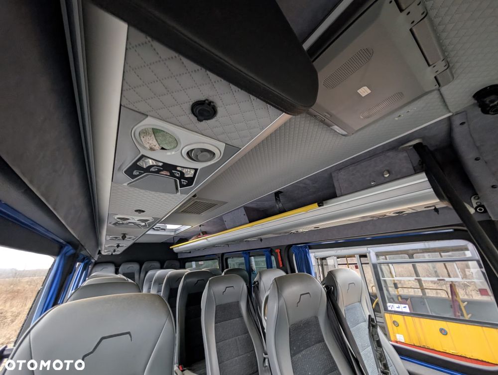 Mercedes-Benz Sprinter 519 - 12