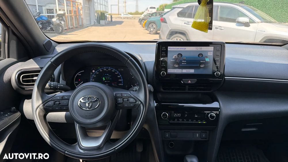 Toyota Yaris Cross 1.5 VVT-i HSD 4x2 Dynamic - 9