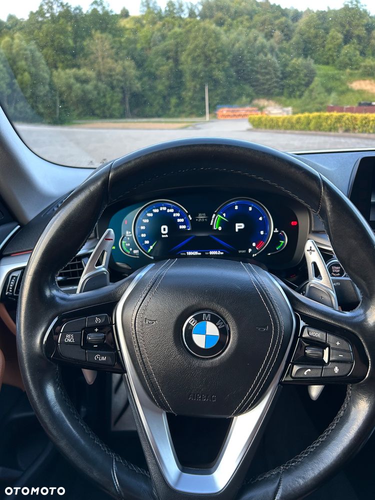 BMW Seria 5 520d xDrive - 17