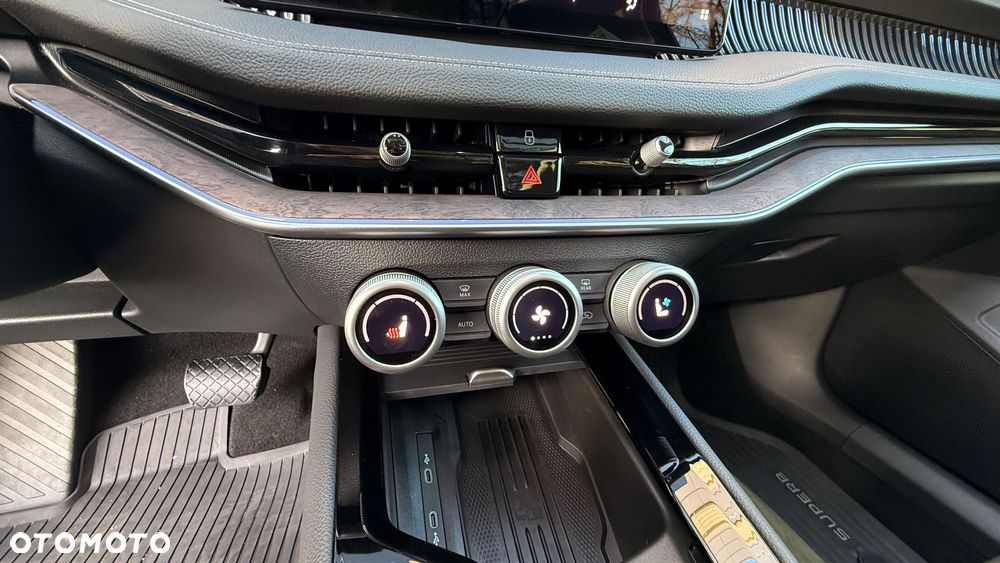 Skoda Superb 2.0 TDI SCR 4x4 L&K DSG - 29