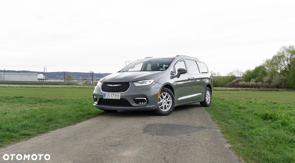 Chrysler Pacifica - 1