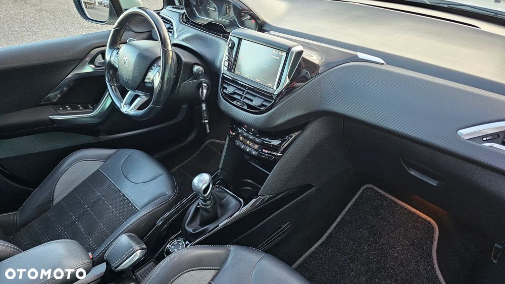 Peugeot 2008 1.2 Pure Tech Allure S&S - 9