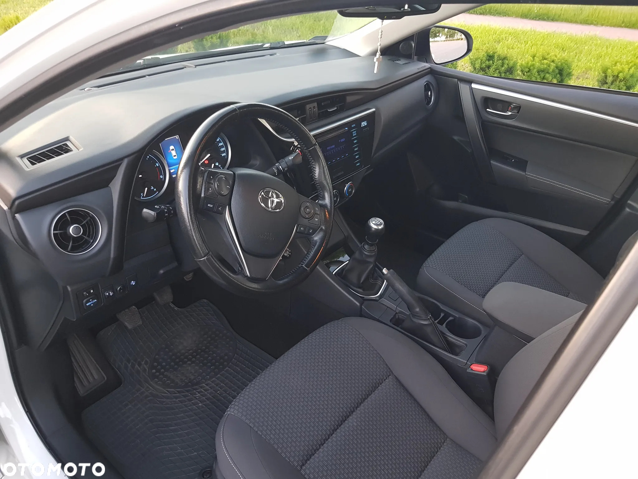 Toyota Corolla - 10