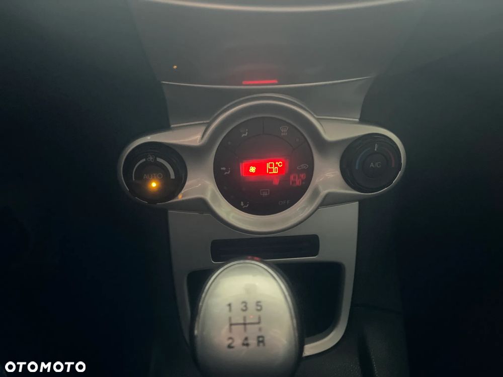 Ford Fiesta 1.25 Champions Edition - 12