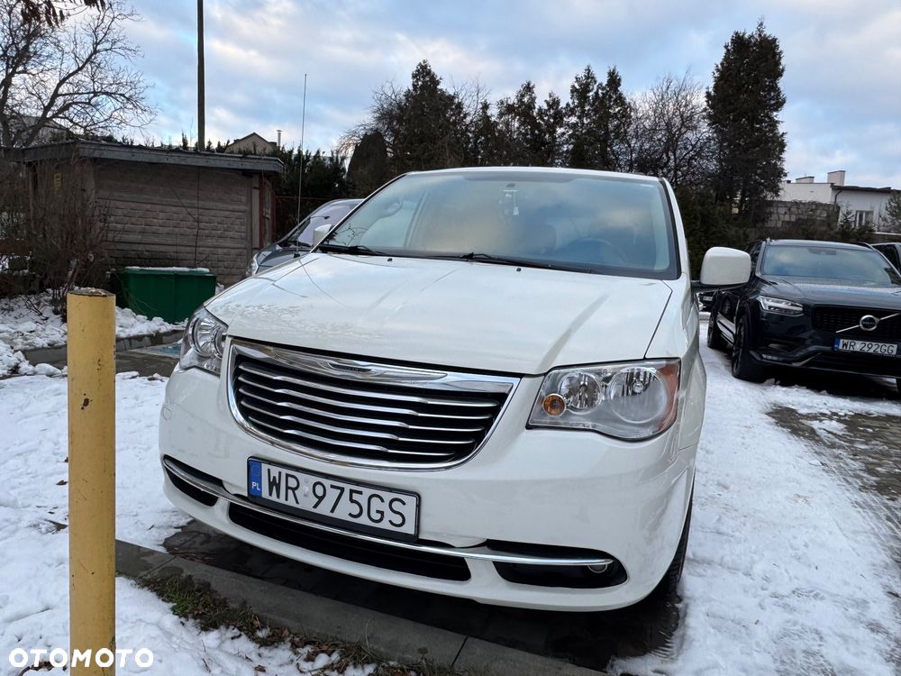 Chrysler Town & Country - 1